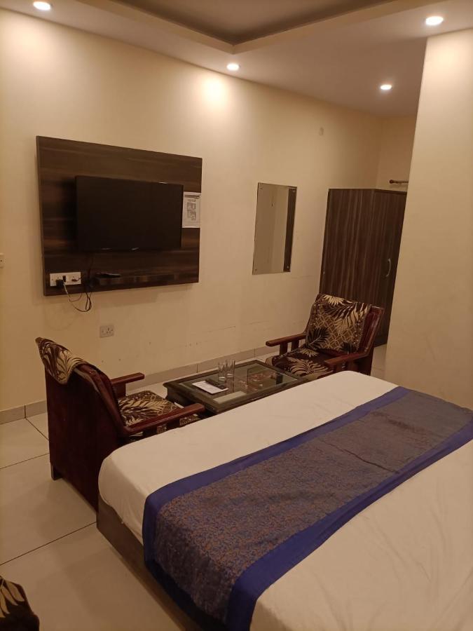 Hotel Aerotech Near Igi Airport Nuova Delhi Esterno foto